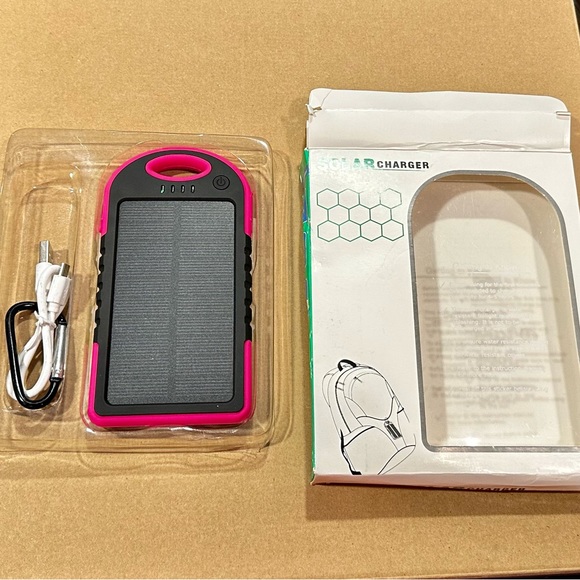SOLAR CHARGER BRAND NEW BLACK/PINK - Picture 4 of 6